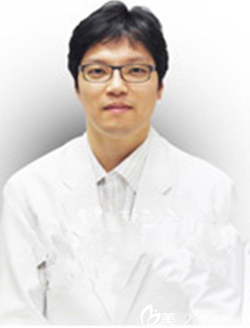 韓國(guó)朱麗葉整形醫(yī)院整形外科醫(yī)生李尚俊 韓國(guó)朱麗葉整形醫(yī)院整形外科醫(yī)生李尚俊