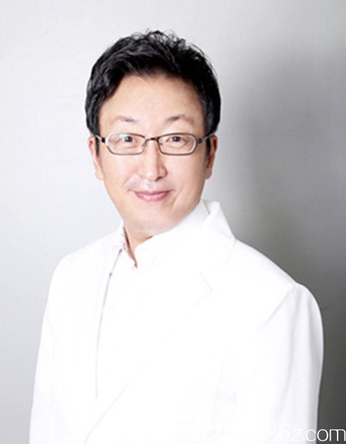 韓國(guó)諾寶絲整形外科醫(yī)院院長(zhǎng)李明鐘 韓國(guó)諾寶絲整形外科醫(yī)院院長(zhǎng)李明鐘