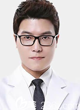 韓國然美之整形外科醫(yī)院李東勛院長照片 韓國然美之整形外科醫(yī)院李東勛院長照片