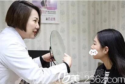 做面部祛痘術(shù)前面診