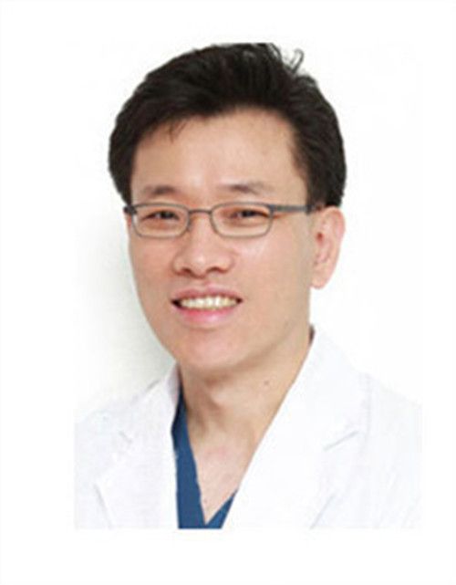 韓國伍人整形外科院長魏成潤