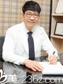 韓國青春整形外科醫(yī)院姜畫神院長照片 韓國青春整形外科醫(yī)院姜畫神院長照片