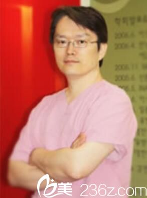 韓國(guó)PJS樸真奭整形外科醫(yī)院院長(zhǎng)樸真奭 韓國(guó)PJS樸真奭整形外科醫(yī)院院長(zhǎng)樸真奭