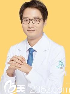 韓國(guó)娜娜整形外科醫(yī)院院長(zhǎng)金亨俊 韓國(guó)娜娜整形外科醫(yī)院院長(zhǎng)金亨俊