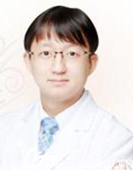 韓國莫德羅皮膚科尹成煥