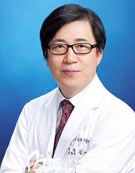 韓國(guó)延世明星<!--<i data=20240709-sp></i>-->院長(zhǎng)金榮九 韓國(guó)延世明星<!--<i data=20240709-sp></i>-->院長(zhǎng)金榮九