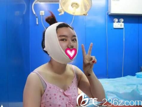 剛做完下頜角+雙眼皮腫脹嚴(yán)重 剛做完下頜角+雙眼皮腫脹嚴(yán)重