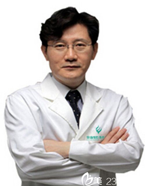 韓國星期八整形醫(yī)院代表院長崔仁權(quán)