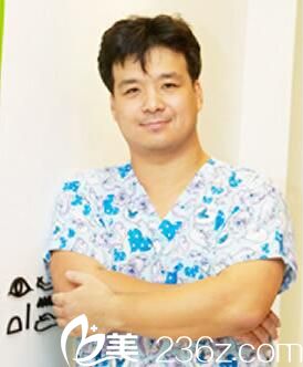 韓國VIZ整形外科醫(yī)院李益準(zhǔn)