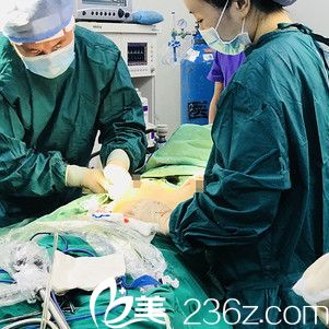 內(nèi)窺鏡假體隆胸手術(shù)中