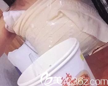 假體隆胸術(shù)后當(dāng)天