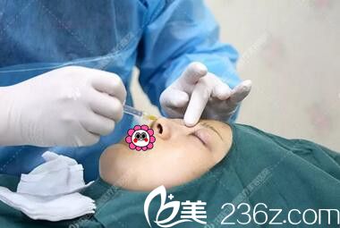 玻尿酸隆鼻手術過程中 玻尿酸隆鼻手術過程中