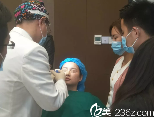 玻尿酸填充印第安紋過程中 玻尿酸填充印第安紋過程中