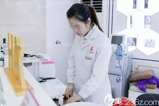 拆線后不甘寂寞立馬投身工作