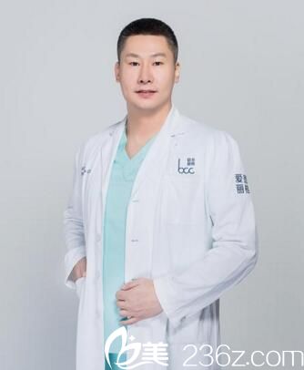 大連愛德麗格整形醫(yī)院主任何明達(dá)