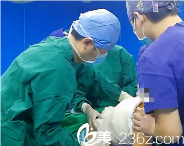 楊大平醫(yī)生給我做胸部奧美定取出+假體隆胸手術(shù)當(dāng)天照 楊大平醫(yī)生給我做胸部奧美定取出+假體隆胸手術(shù)當(dāng)天照