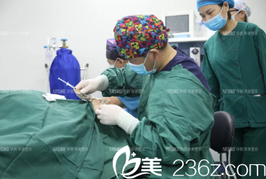 手術(shù)過(guò)程中 手術(shù)過(guò)程中