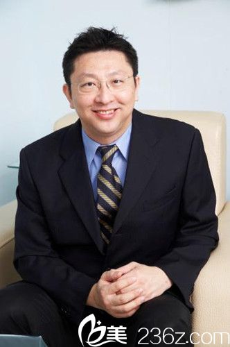 李久恒整形外科診所院長李久恒博士