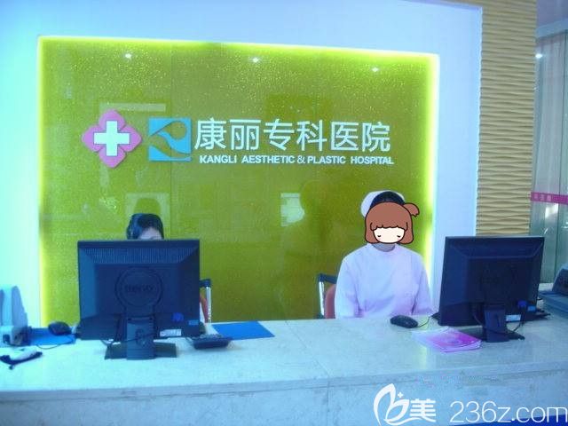 來(lái)公布下張家港康麗正規(guī)整形醫(yī)院2019價(jià)格表，雙眼皮價(jià)格低至850元，還有真人案例哦