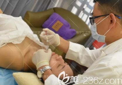 我在南寧夢想打瘦臉和玻尿酸手術(shù)中 我在南寧夢想打瘦臉和玻尿酸手術(shù)中