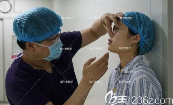 江蘇施爾美院長面診中 江蘇施爾美院長面診中