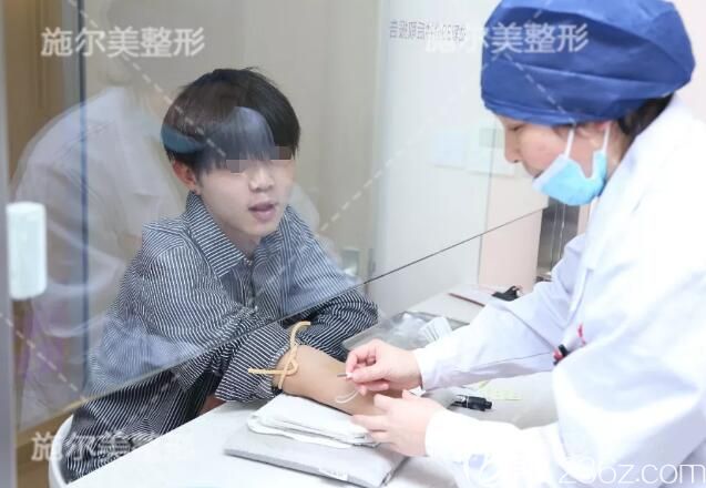 肋軟骨隆鼻術(shù)前常規(guī)檢查中 肋軟骨隆鼻術(shù)前常規(guī)檢查中