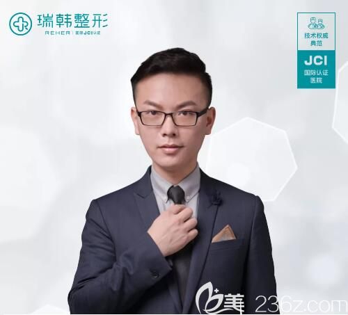 超模簽約皮膚管理顧問黃劍鋒