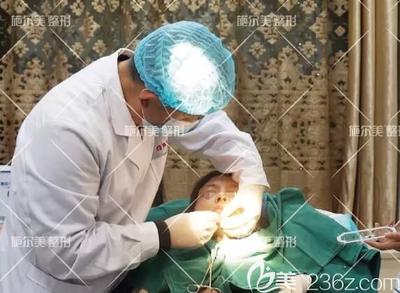 體驗(yàn)常州施爾美4D夢(mèng)幻線雕手術(shù)中