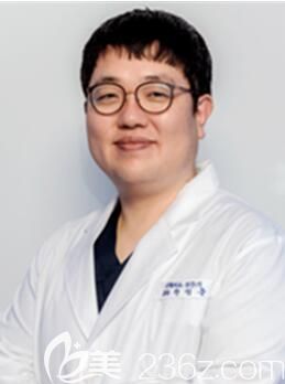 韓國(guó)樂(lè)得red整形外科醫(yī)院千成俊院長(zhǎng) 韓國(guó)樂(lè)得red整形外科醫(yī)院千成俊院長(zhǎng)