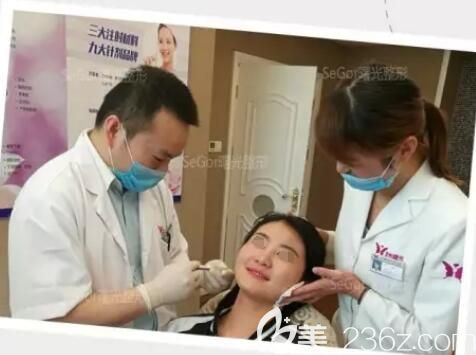 院長注射瘦臉過程中