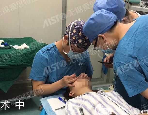 程寧新院長雙眼皮失敗修復(fù)手術(shù)中 程寧新院長雙眼皮失敗修復(fù)手術(shù)中