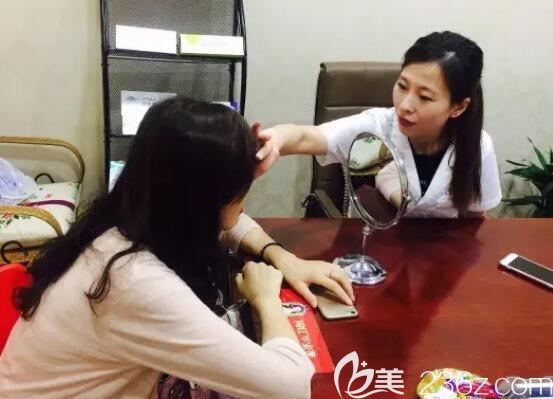 術(shù)前面診咨詢師設(shè)計隆鼻方案 術(shù)前面診咨詢師設(shè)計隆鼻方案