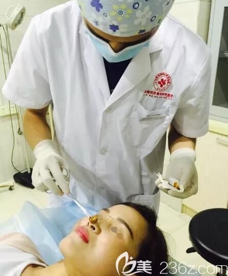 彭建注射玻尿酸注射隆鼻微整形中 彭建注射玻尿酸注射隆鼻微整形中