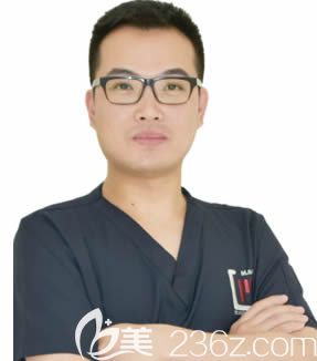重慶維樂口腔醫(yī)院劉繼洪種植牙齒醫(yī)生