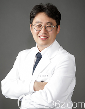 權(quán)基賢 韓國(guó)釜山Densign整形醫(yī)院代表院長(zhǎng) 權(quán)基賢 韓國(guó)釜山Densign整形醫(yī)院代表院長(zhǎng)