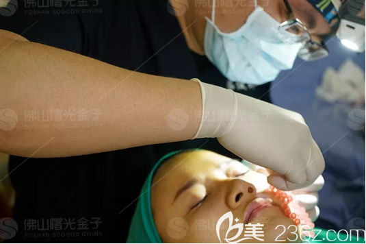 曙光金子線雕提升真人案例術(shù)中圖 曙光金子線雕提升真人案例術(shù)中圖