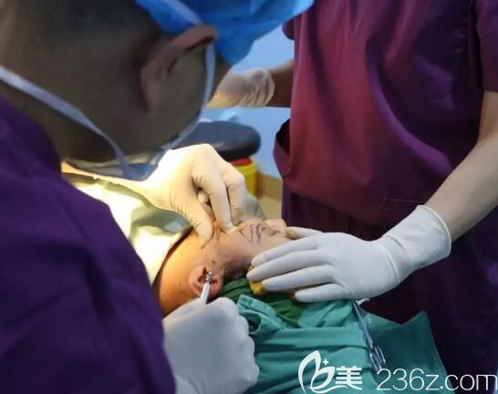 體驗美國V-Loc薇樂線雕過程中