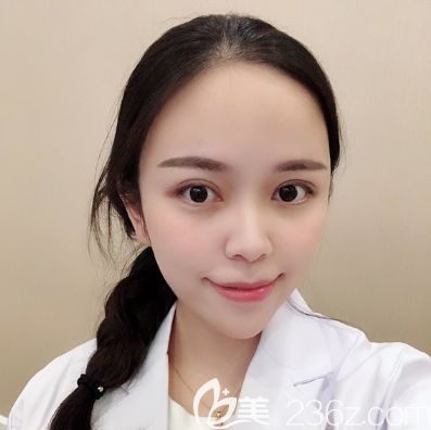 確定深圳米蘭柏羽是正規(guī)整形醫(yī)院后找朱武根院長做了美杜莎雙眼皮和面部自體脂肪填充