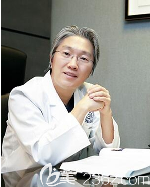 鄭鐘必照片-韓國新帝瑞納整形醫(yī)院院長