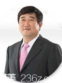 尹槿喆 韓國秀整形外科院長