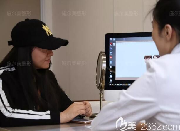 找李彤彤醫(yī)生面診中