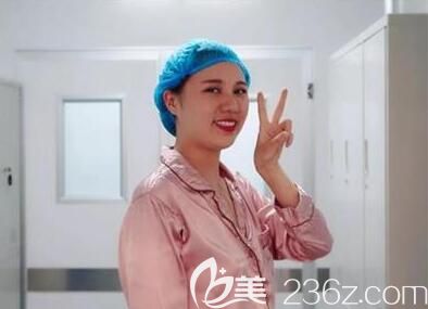 做隆胸手術(shù)前準(zhǔn)備進(jìn)手術(shù)室 做隆胸手術(shù)前準(zhǔn)備進(jìn)手術(shù)室