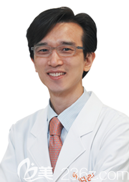 韓國吳金斯整形外科醫(yī)院金鎮(zhèn)英院長