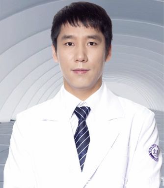 呼和浩特京美醫(yī)療美容醫(yī)院副院長劉攀龍醫(yī)生