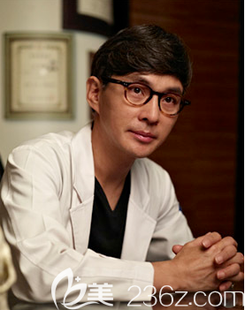 韓國安晟鎮(zhèn)整形外科醫(yī)院安成鎮(zhèn)院長