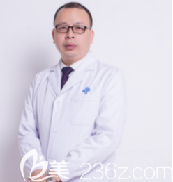 成都市西區(qū)醫(yī)院豐胸醫(yī)生鄧東偉