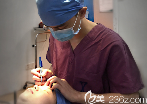 廣州星團(tuán)醫(yī)美趙輝隆鼻手術(shù)過(guò)程圖