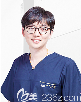 韓國(guó)Rio麗偶整形醫(yī)院李東官院長(zhǎng) 韓國(guó)Rio麗偶整形醫(yī)院李東官院長(zhǎng)