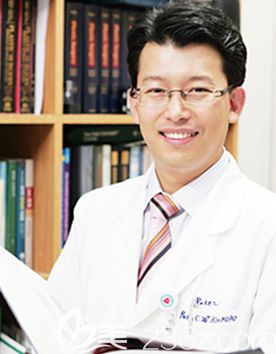 金粲佑 韓國EFIL整形醫(yī)院代表院長 金粲佑 韓國EFIL整形醫(yī)院代表院長