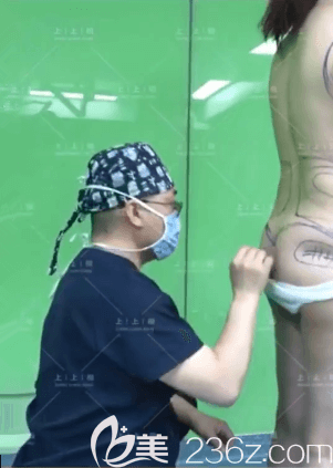 北京上上相侯月華醫(yī)生給我做腰腹吸脂前設計照